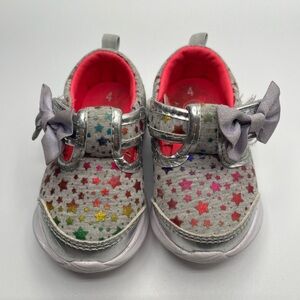 Wander Nation sneaker size 4